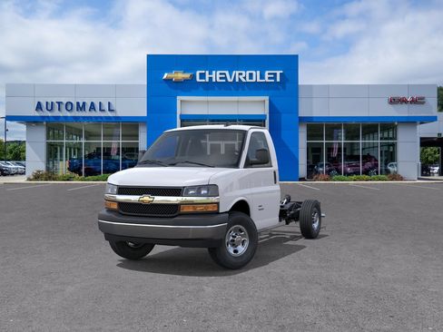 New 2026 Chevrolet Express 3500 w/ Power Convenience Package RWD image 33