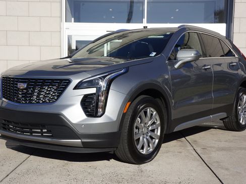 Used 2023 Cadillac XT4 Premium Luxury w/ Cold Weather Package AWD/4WD image 12