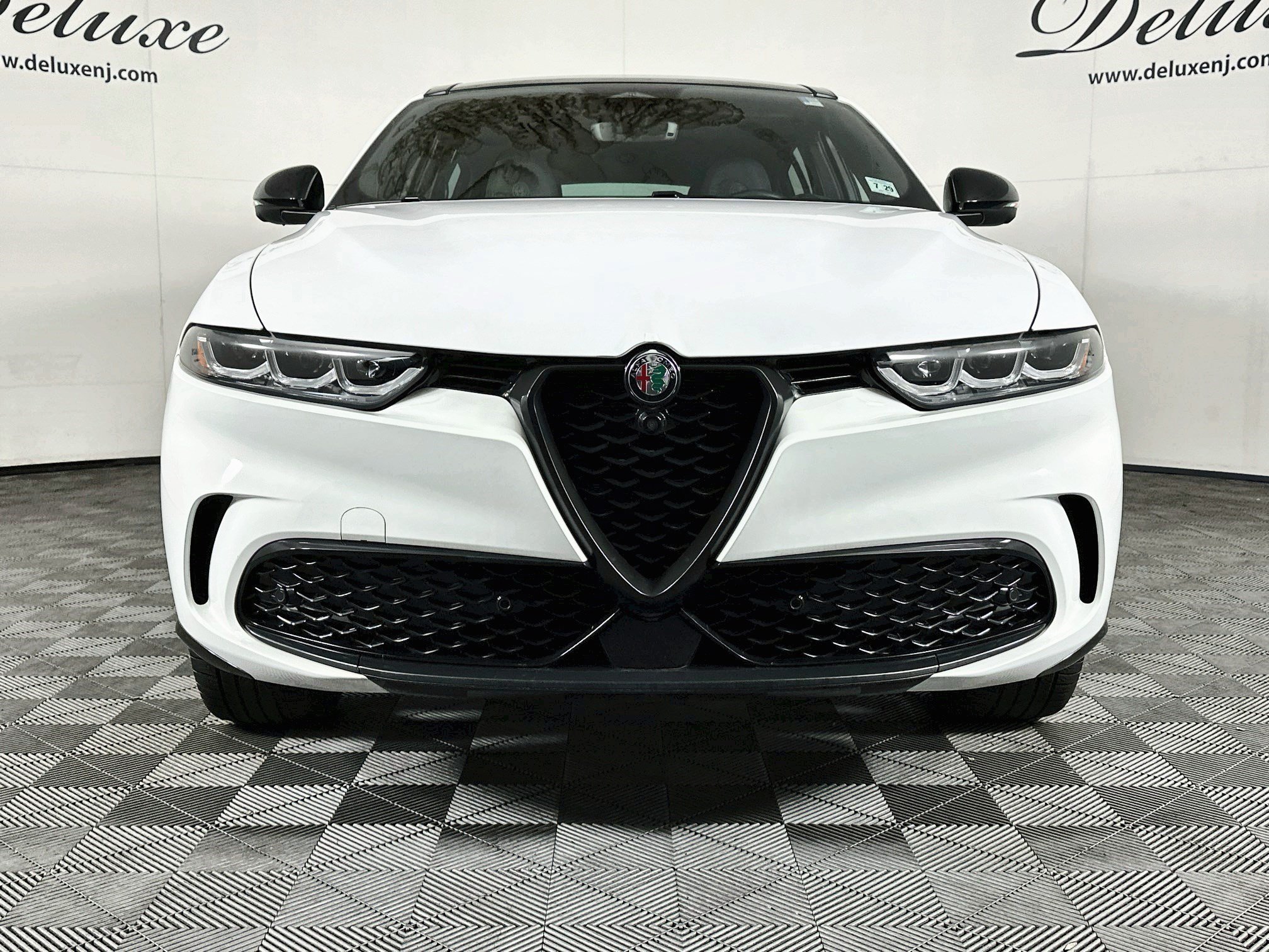 Used 2024 Alfa Romeo Tonale Veloce AWD/4WD image 2