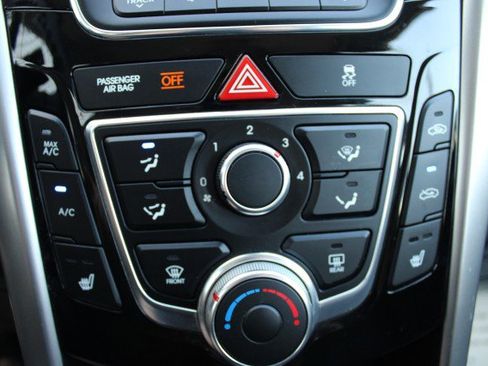 Used 2016 Hyundai Elantra GT FWD image 22