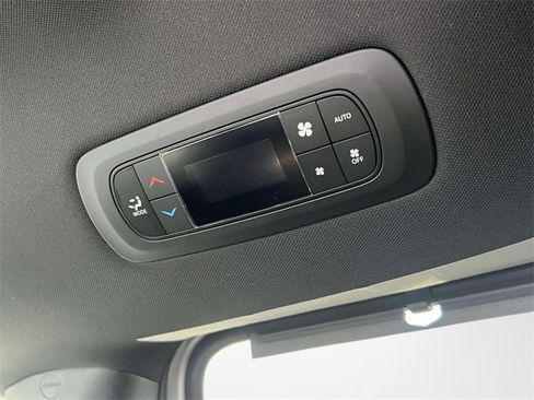 New 2026 Chrysler Pacifica Select image 32