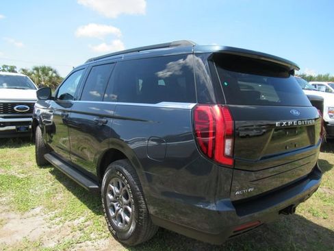 Used 2025 Ford Expedition Active RWD image 4