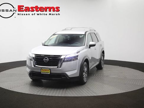 Used 2023 Nissan Pathfinder SL AWD/4WD image 55