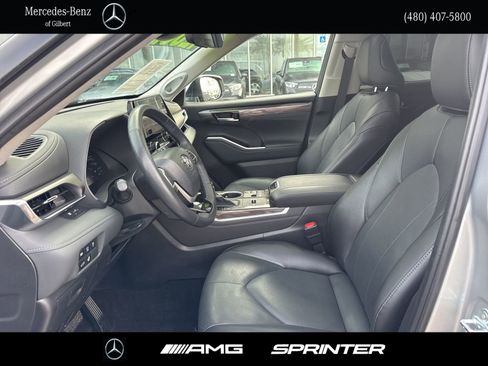 Used 2024 Toyota Highlander Limited image 9