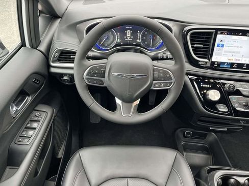 New 2026 Chrysler Pacifica Select image 14