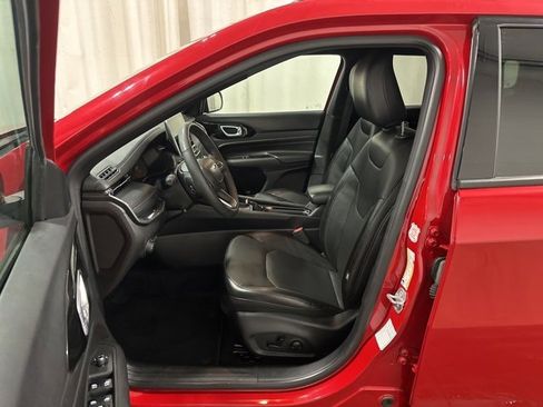 Used 2023 Jeep Compass Limited image 7