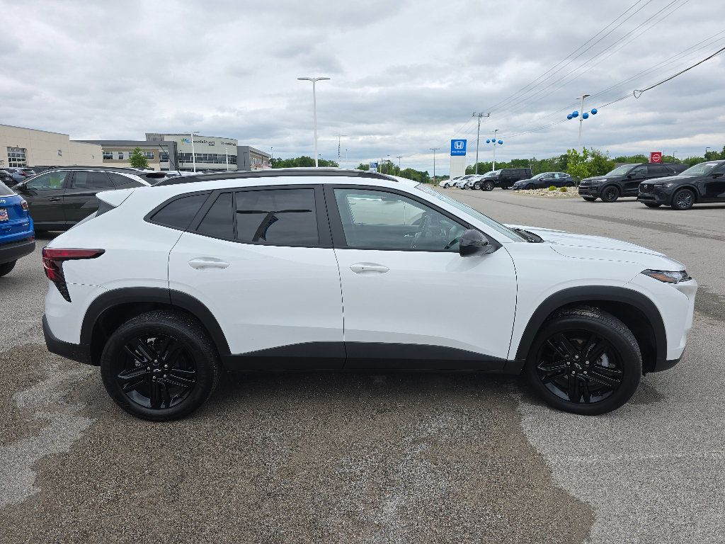 Used 2025 Chevrolet Trax ACTIV FWD image 7