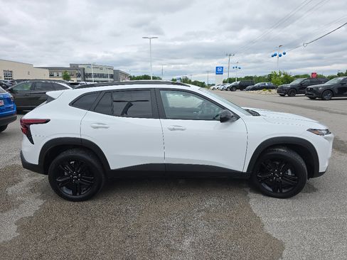 Used 2025 Chevrolet Trax ACTIV FWD image 7