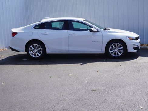 Used 2024 Chevrolet Malibu LT image 2