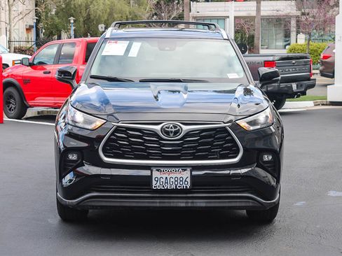 Used 2023 Toyota Highlander XLE w/ Protection Package #3 (TMS) image 2