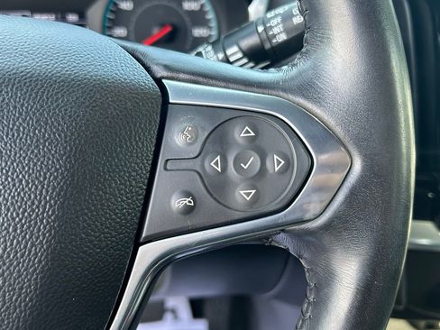 Used 2022 Chevrolet Traverse LT image 29