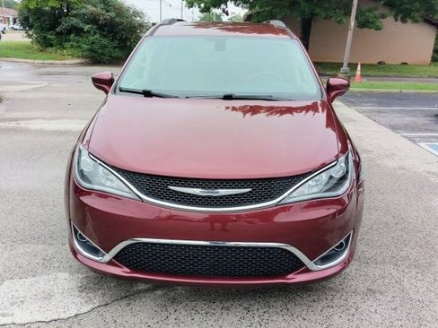 Used 2017 Chrysler Pacifica Touring-L FWD image 8