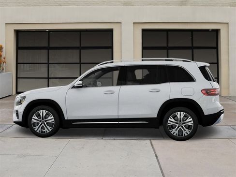 New 2025 Mercedes-Benz GLB 250 image 34