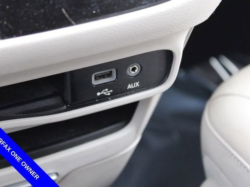 Used 2017 Chrysler Pacifica Touring-L image 43