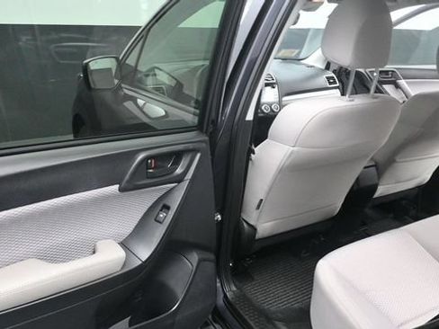 Used 2017 Subaru Forester 2.5i Premium AWD/4WD image 17