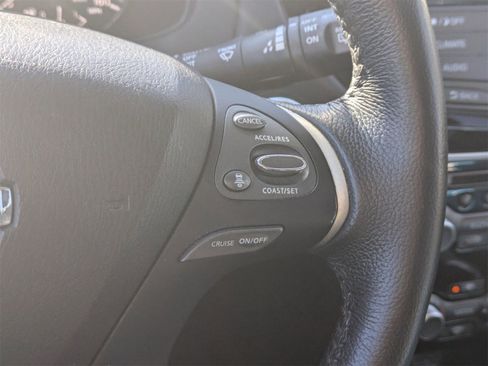 Used 2020 Nissan Pathfinder SV image 29