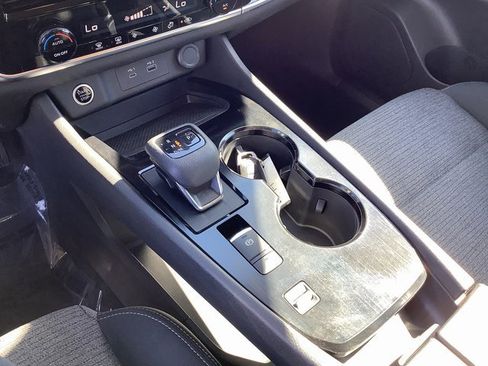 Used 2023 Nissan Rogue SV image 18