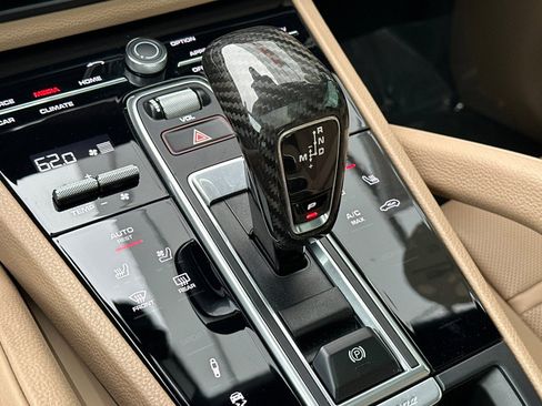 Certified 2022 Porsche Cayenne Platinum Edition image 22