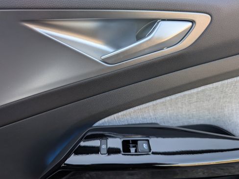 Used 2025 Volkswagen ID.4 Limited image 21