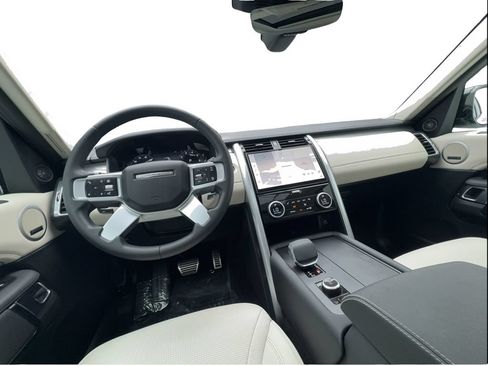 Used 2025 Land Rover Discovery Dynamic SE AWD/4WD image 38