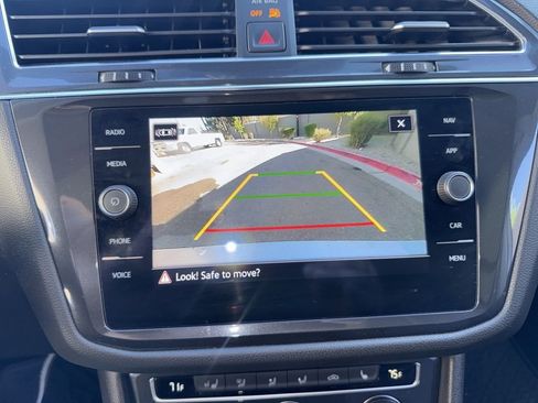 Used 2021 Volkswagen Tiguan SEL image 17