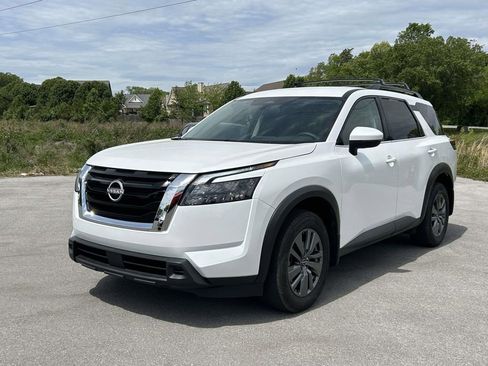 Used 2025 Nissan Pathfinder SV FWD image 7