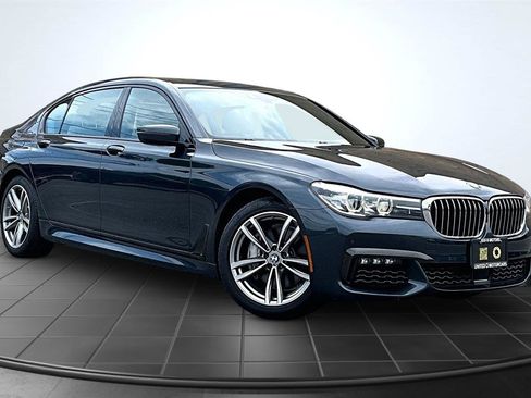 Used 2019 BMW 740i w/ Executive Package RWD image 3
