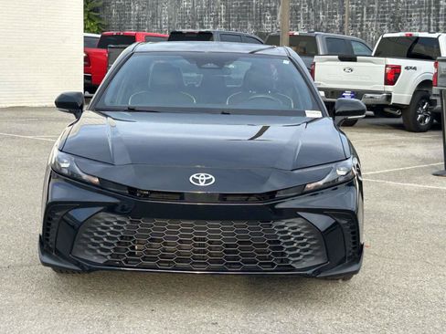 Used 2025 Toyota Camry SE FWD image 2