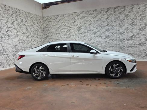 New 2026 Hyundai Elantra Limited FWD image 6