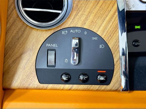 Used 2021 Rolls-Royce Dawn RWD image 27