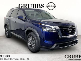 Used 2025 Nissan Pathfinder SV FWD video 1