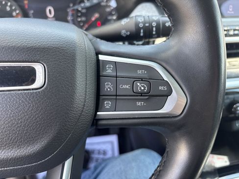 Used 2022 Jeep Compass Latitude w/ Sun and Sound Group AWD/4WD image 18