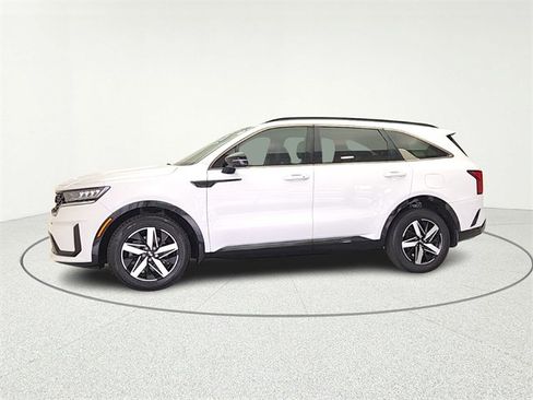 Used 2021 Kia Sorento S image 4