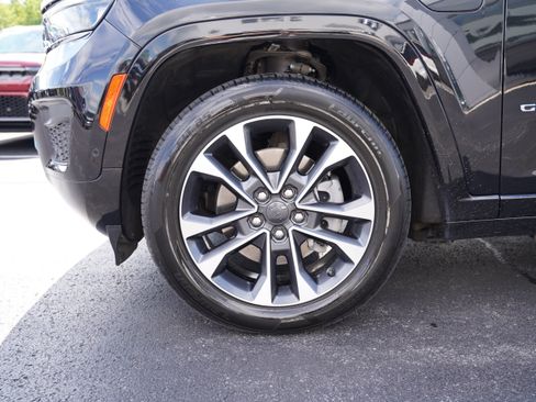 Certified 2023 Jeep Grand Cherokee Overland w/ Luxury Tech Group IV AWD/4WD image 15