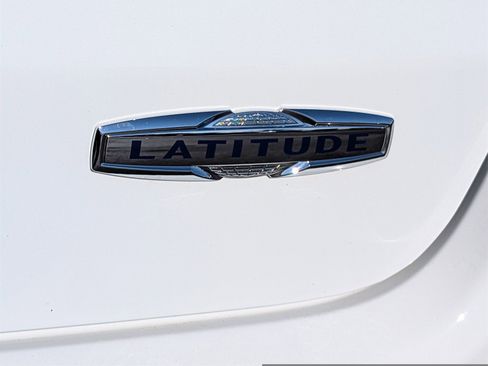 Used 2024 Jeep Compass Latitude image 5