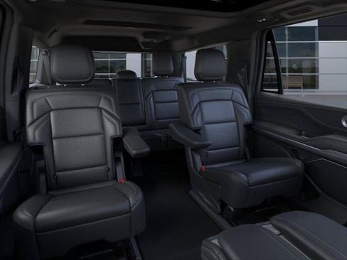 New 2026 Lincoln Navigator L Reserve w/ Jet Appearance Package AWD/4WD image 11