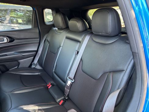 Used 2025 Jeep Compass Trailhawk AWD/4WD image 37
