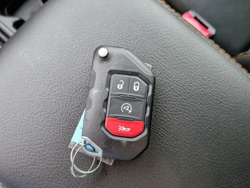 Used 2021 Jeep Gladiator Overland AWD/4WD image 48