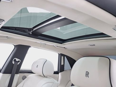 Used 2016 Rolls-Royce Ghost RWD image 34