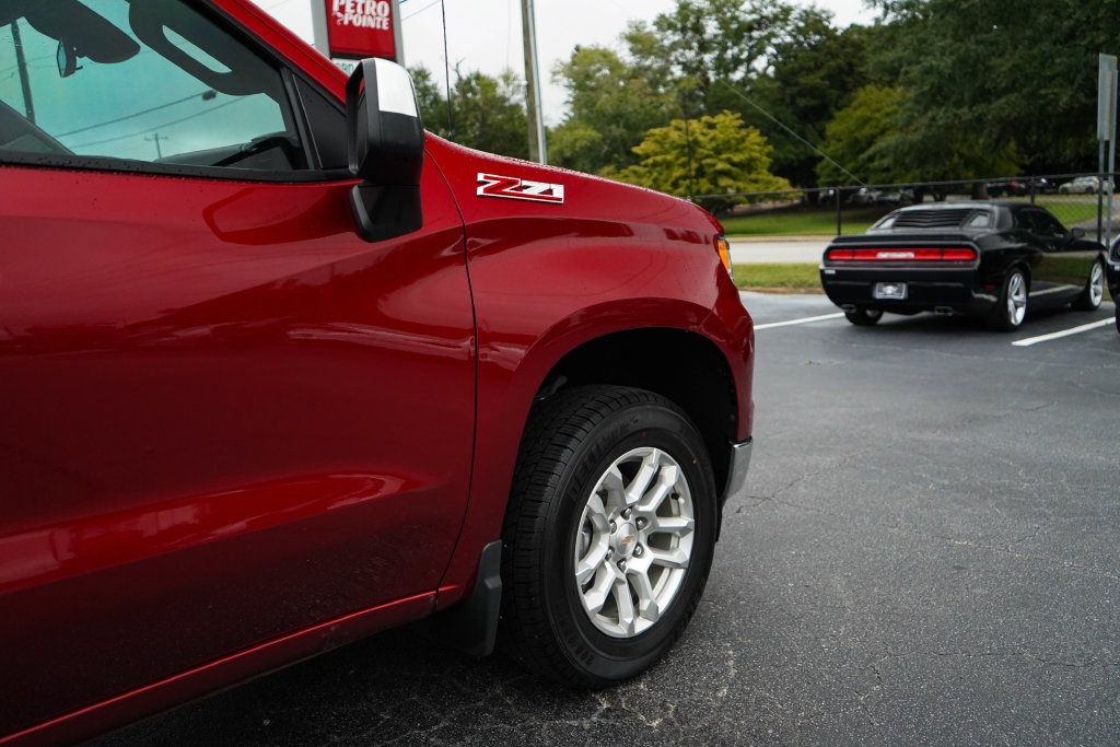 Used 2024 Chevrolet Silverado 1500 LT AWD/4WD image 19