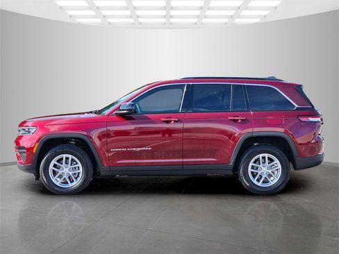 Used 2025 Jeep Grand Cherokee Laredo X w/ Luxury Tech Group I image 3