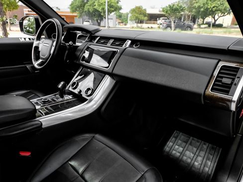 Used 2018 Land Rover Range Rover Sport HSE image 11