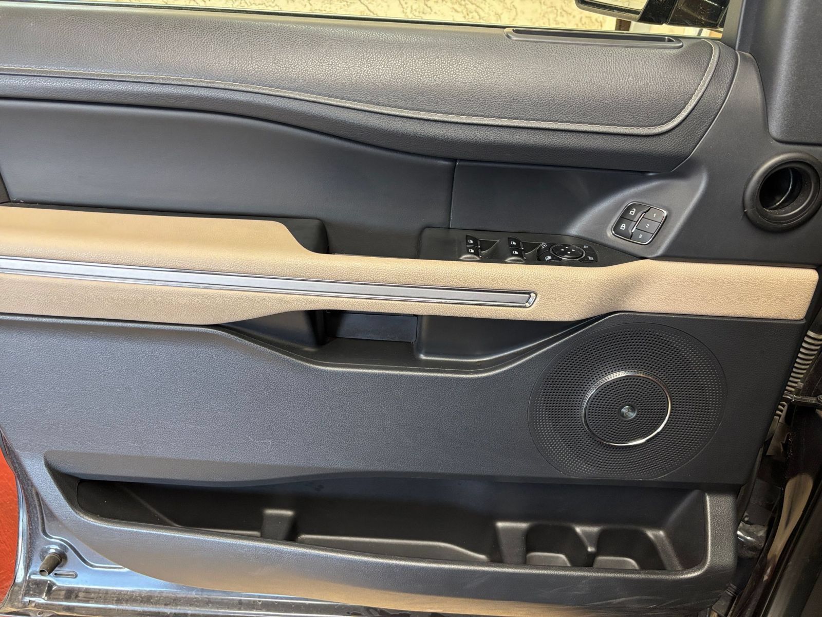 Used 2024 Ford Expedition Limited RWD image 18