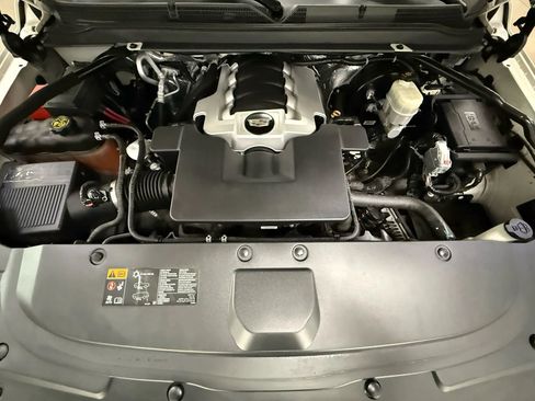 Used 2015 Cadillac Escalade Premium image 32
