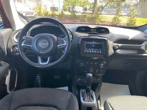 Used 2019 Jeep Renegade Latitude w/ Cold Weather Group AWD/4WD image 7