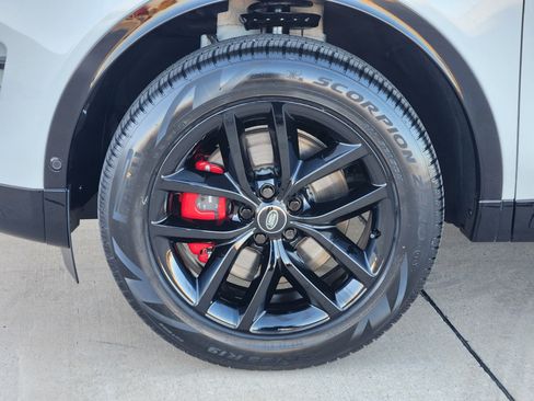 Certified 2025 Land Rover Discovery Sport Dynamic SE image 11