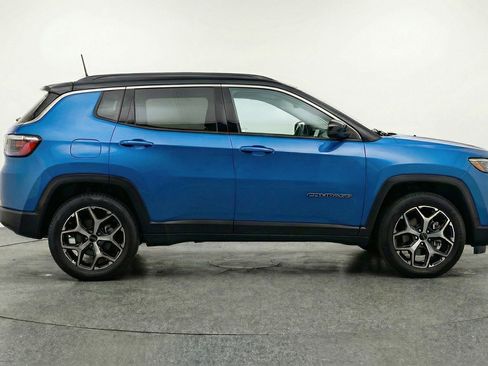 Used 2025 Jeep Compass Limited image 11