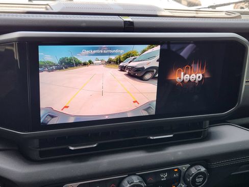 Used 2024 Jeep Gladiator Sport AWD/4WD image 20