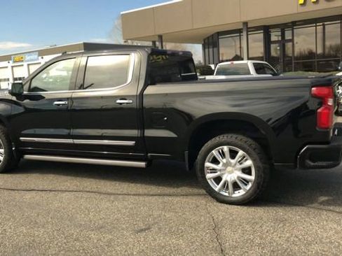 Used 2022 Chevrolet Silverado 1500 High Country w/ High Country Premium Package AWD/4WD image 6