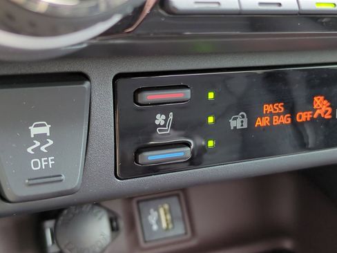 Used 2023 Toyota RAV4 Limited FWD image 23